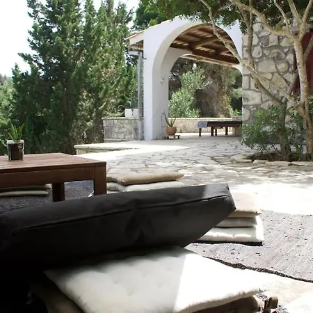 Skinari - 3br - Beachfront Holiday home