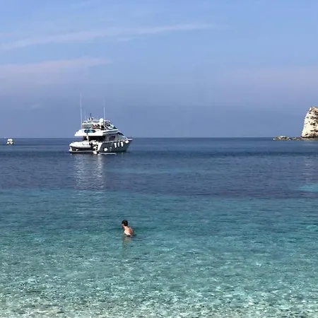 Skinari - 3br - Beachfront